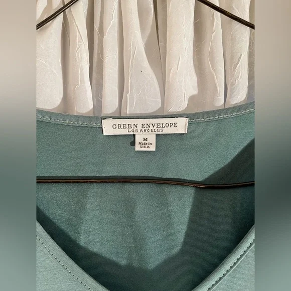 Green Envelope puffy shoulder top - Picture 4 of 4